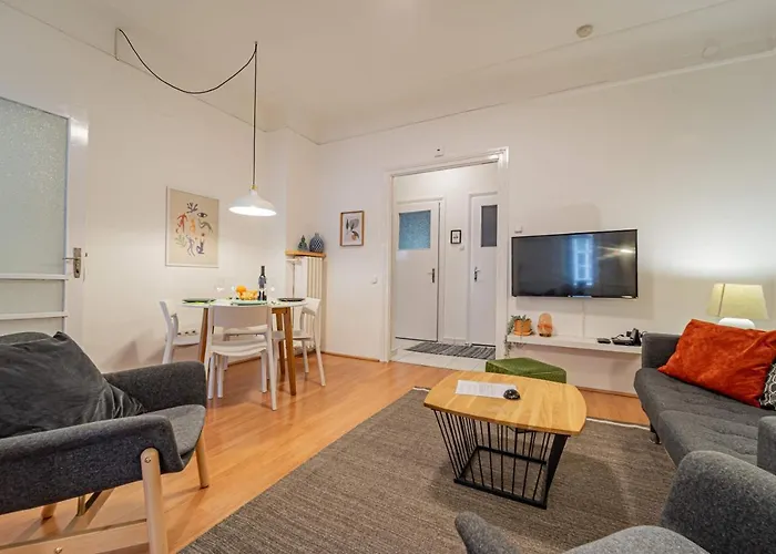 Central&Cozy Balcony!3Bdr 2Bth