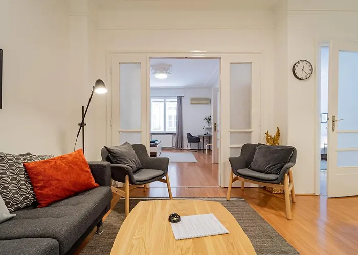 Central&Cozy Balcony!3Bdr 2Bth